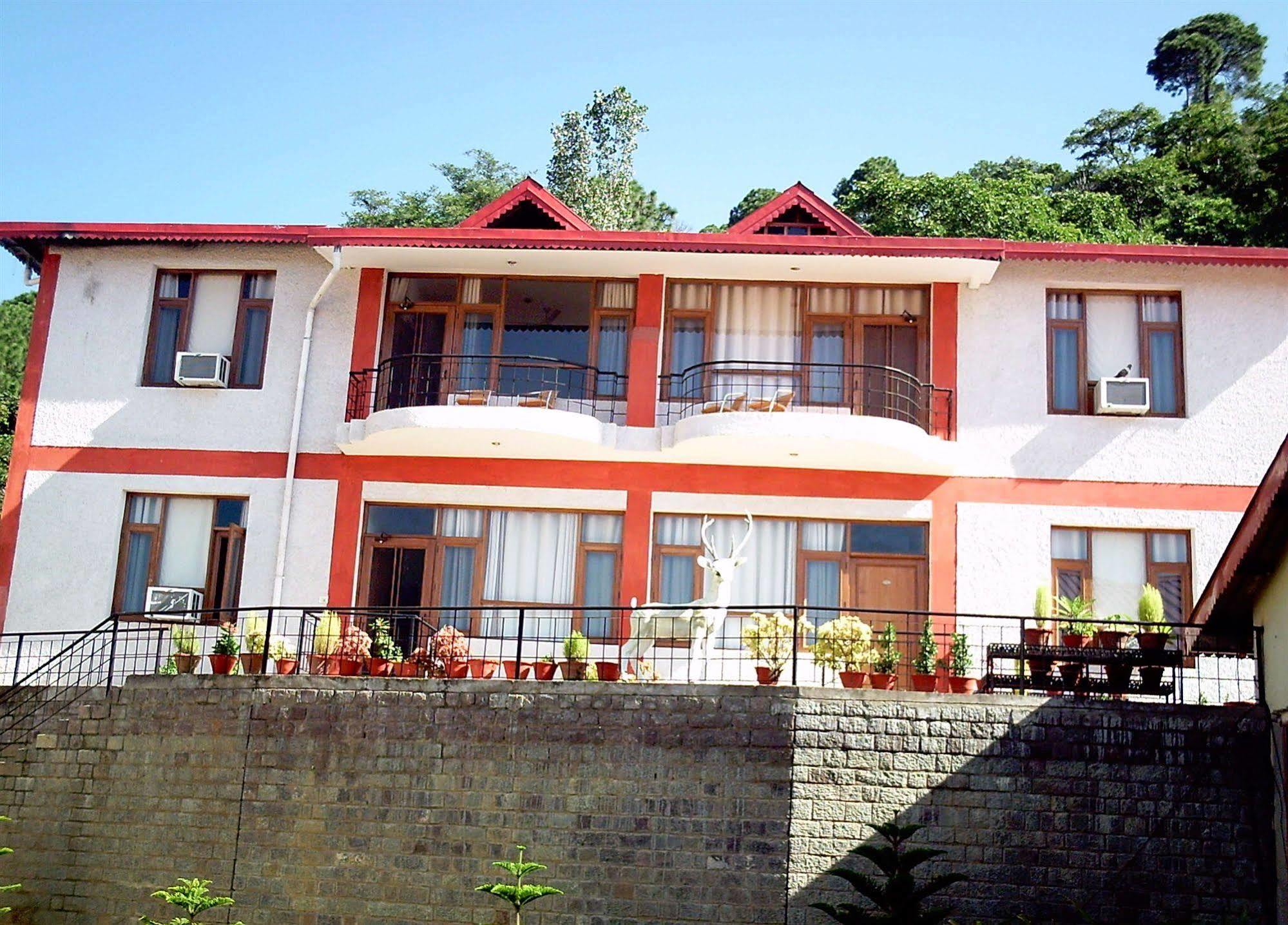 The Fern Surya Resort Kasauli Hills, Dharampur Exterior foto